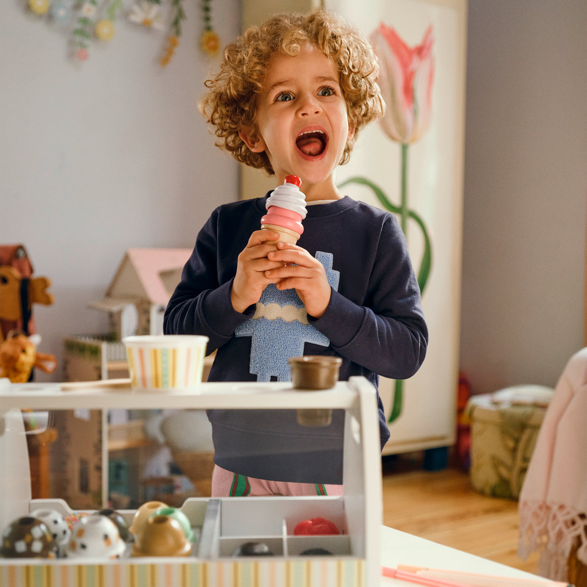 Melissa & Doug Scoop & Serve Ice Cream Counter Playset