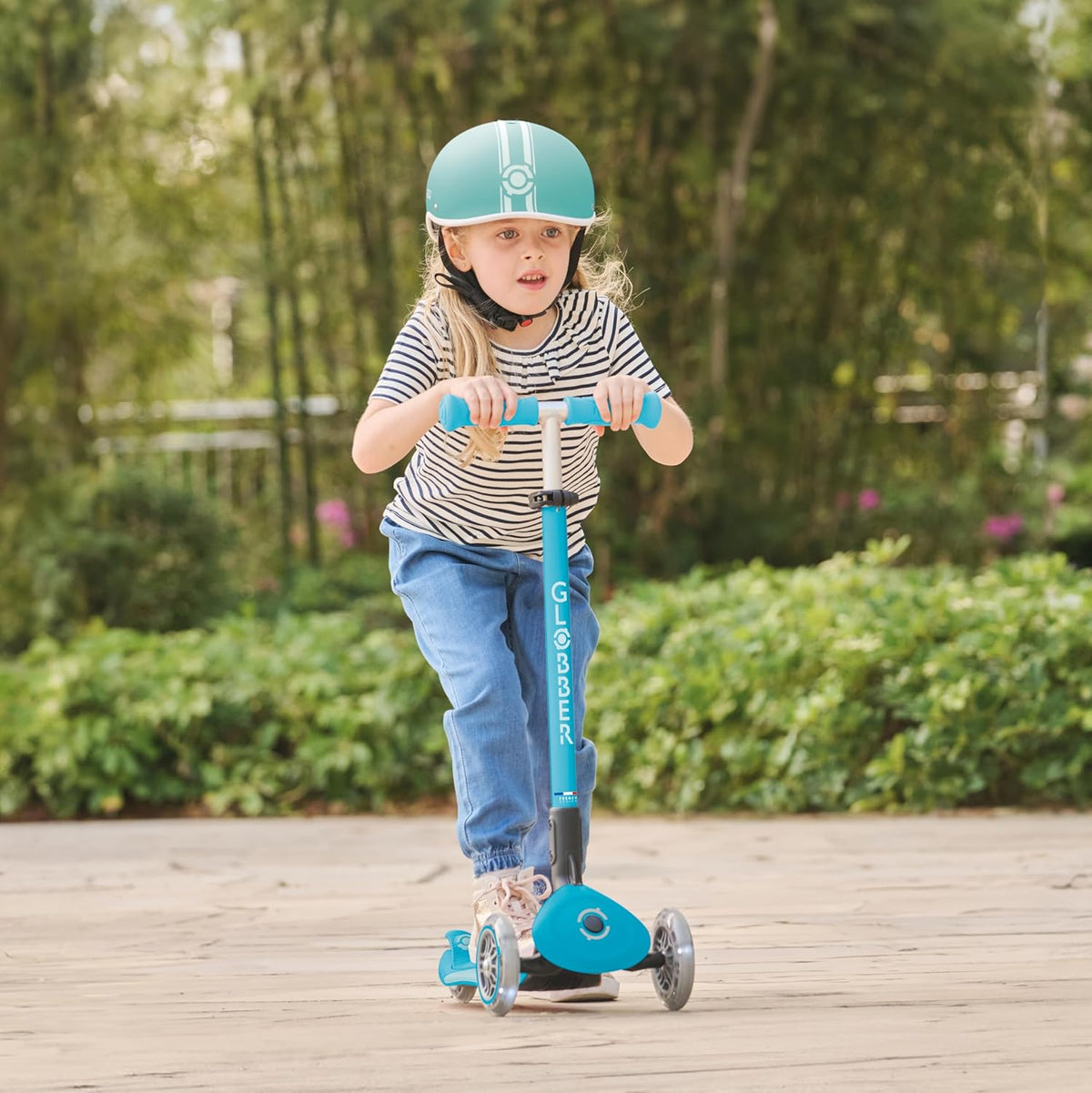Globber Elite Lights Scooter Ride-On Aqua Blue