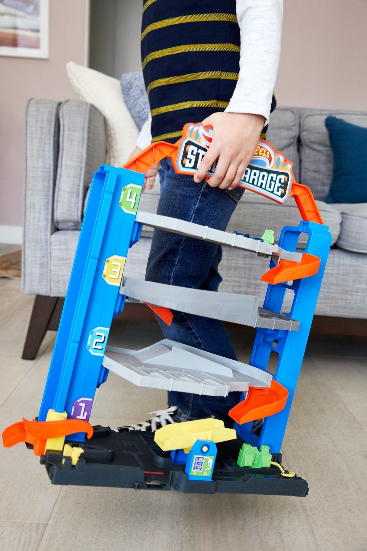 Hot Wheels Jump & Drop Garage