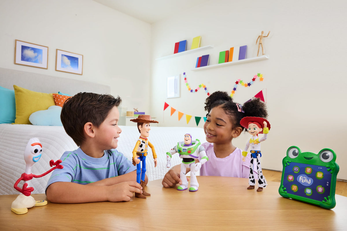 Disney Pixar Toy Story 5 Interactables Buzz Lightyear 7 Inch Battery-Operated Talking Figure