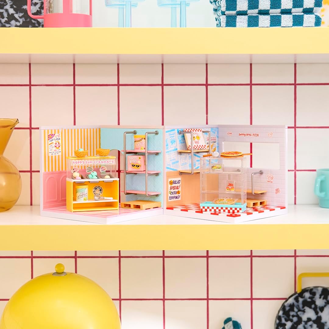 Miniverse Make It Mini Spaces Starter Pack Red Miniature Display and Customization Set