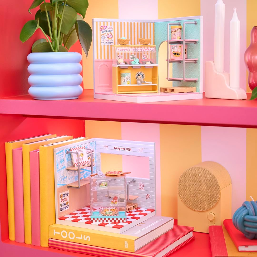 Miniverse Make It Mini Spaces Starter Pack Red Miniature Display and Customization Set